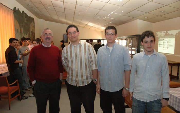 Alberto (2º por la derecha) en la despedida que organizaron para profesores